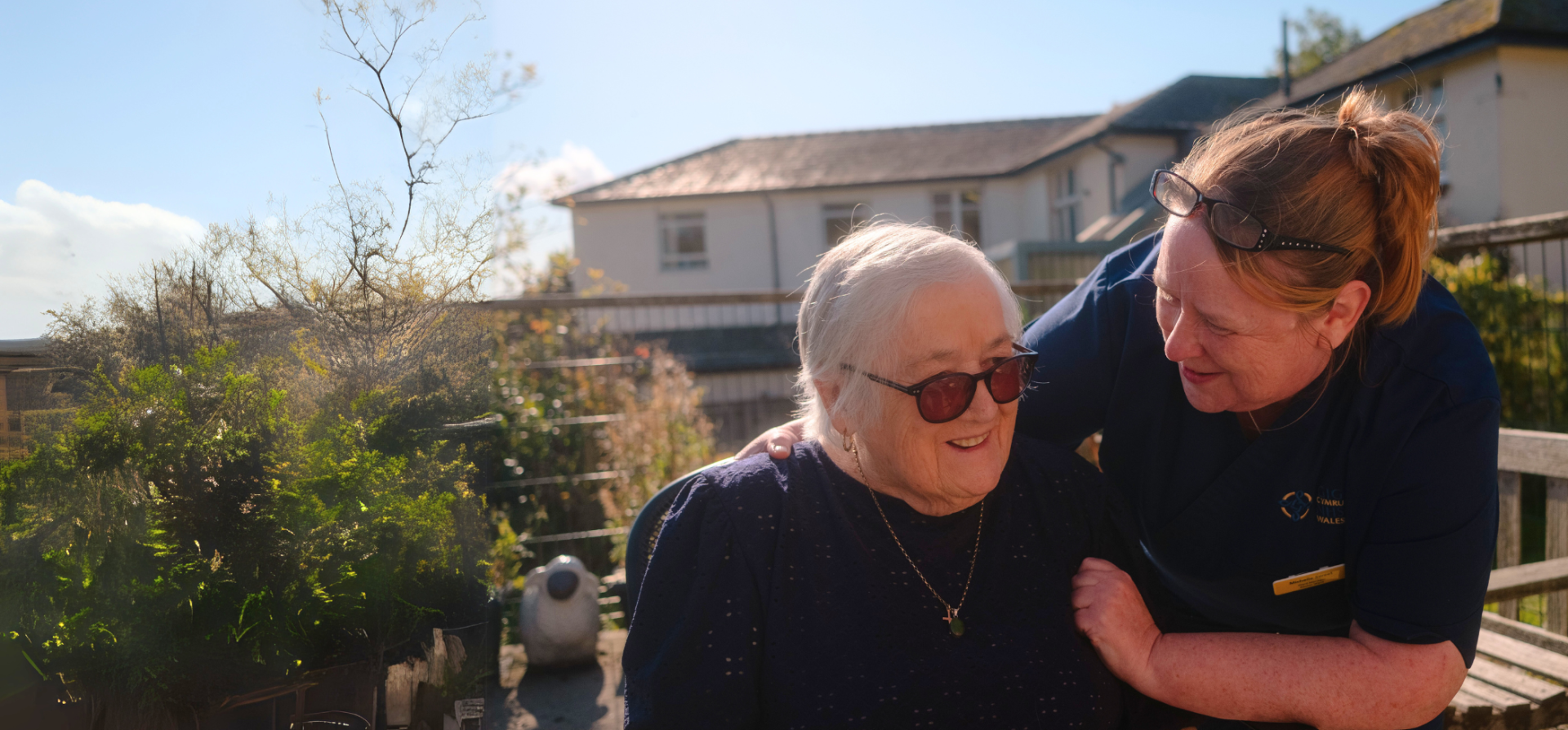 Aelod o staff Bwrdd Iechyd Addysg Powys gyda braich o amgylch claf.